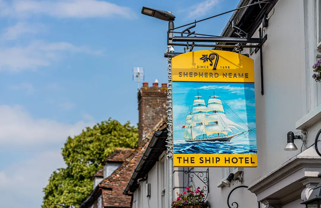 The Ship Hotel-1